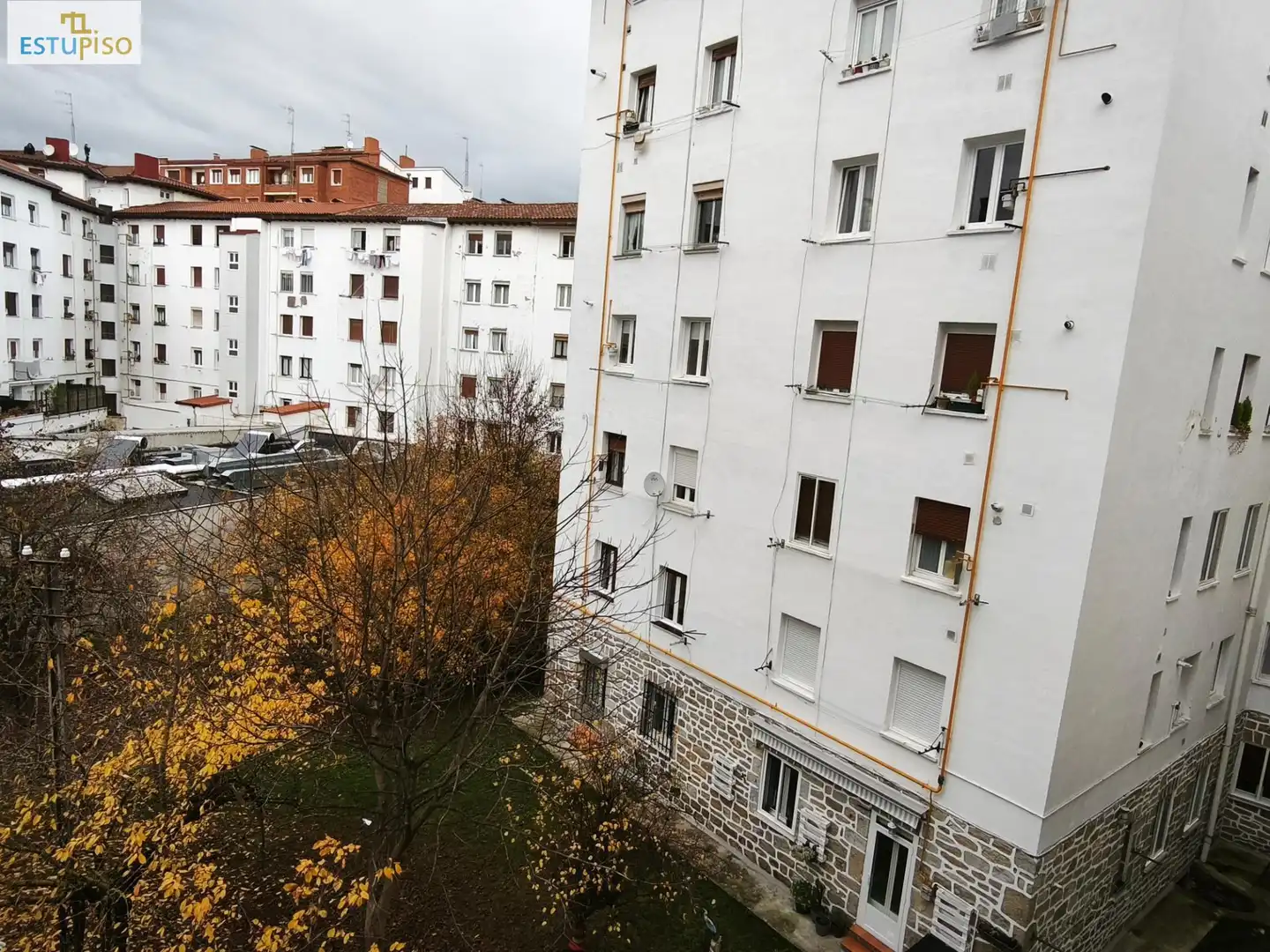 Vista exterior de Pis en venda en Vitoria - Gasteiz amb Calefacció, Parquet i Terrassa