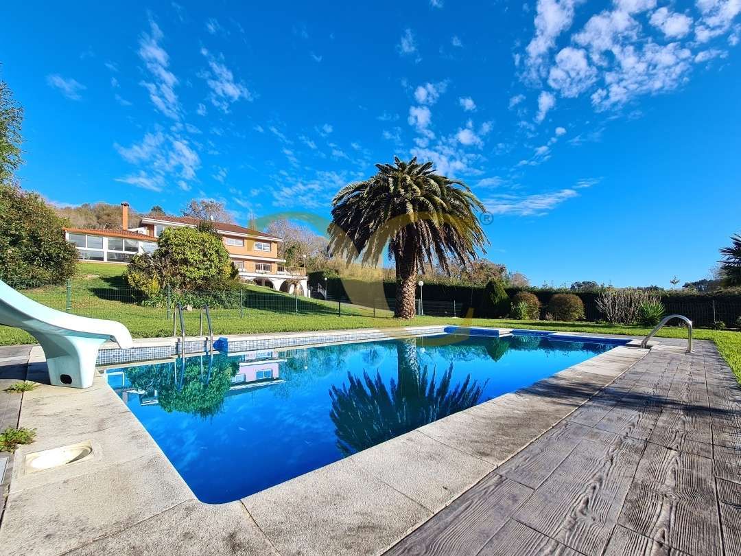 Swimming pool of Building for sale in Ribadesella