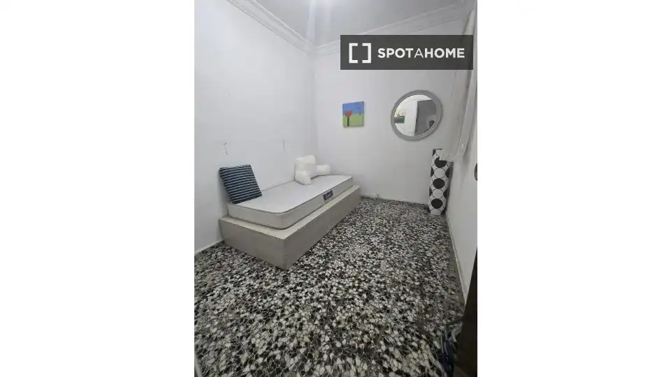 Habitación de Apartamento para compartir en Valencia con Aire acondicionado, Terraza y Amueblado