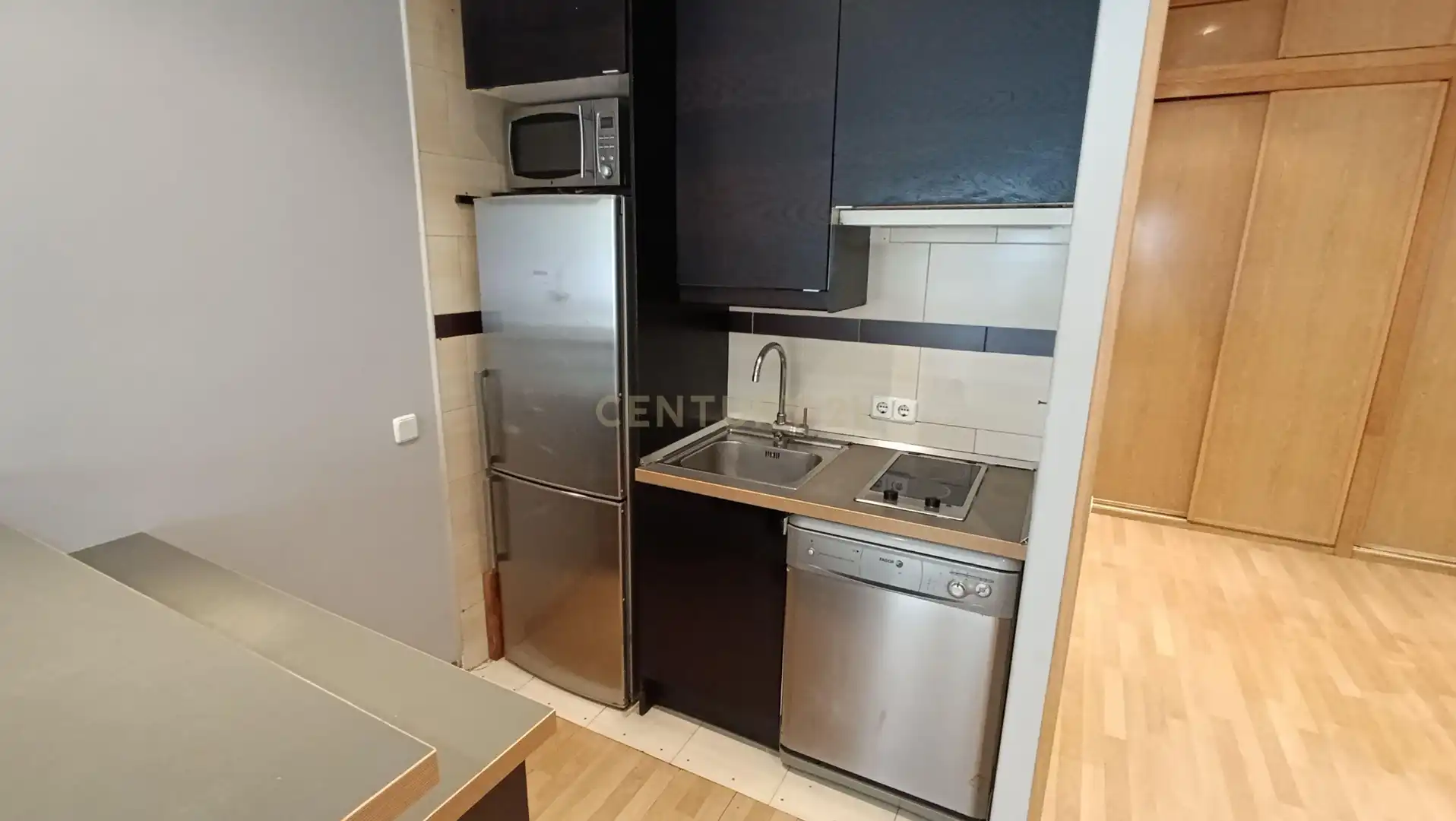 Küche von Wohnung zum Verkauf in Madrid mit Klimaanlage, Ofen und Mikrowelle