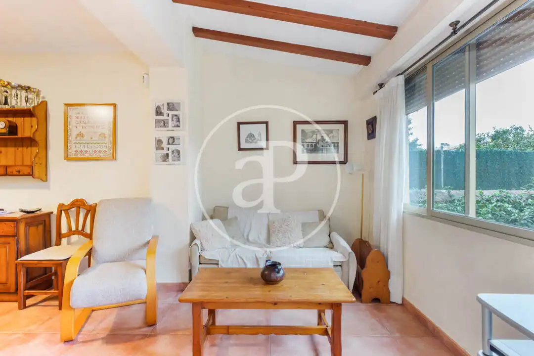 Sala d'estar de Casa adosada en venda en Godella amb Aire condicionat, Calefacció i Jardí privat