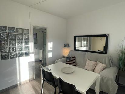 Sala d'estar de Apartament de lloguer en Torremolinos amb Aire condicionat