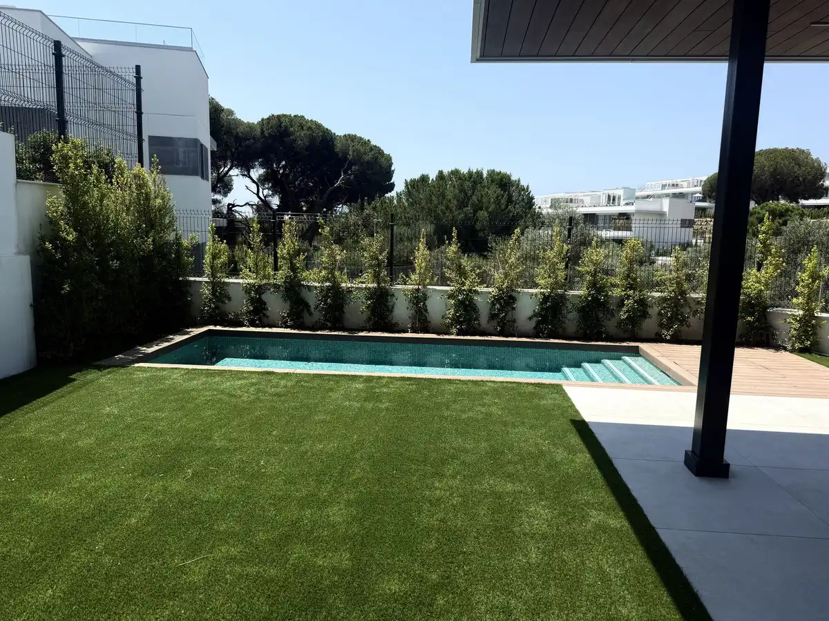 Piscina de Pis en venda en Marbella amb Aire condicionat, Terrassa i Traster