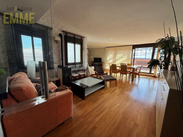 Living room of Attic to rent in Ronda  with Air Conditioner, Parquet flooring and Furnished