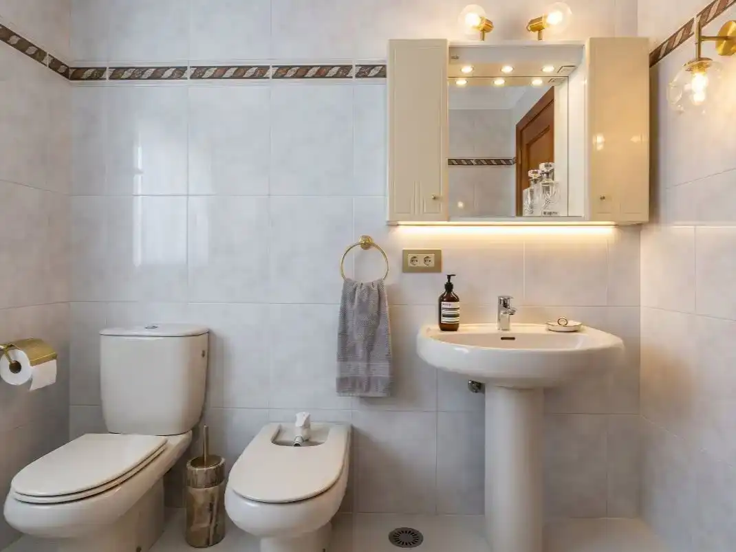 Badezimmer von Wohnung zum Verkauf in Los Silos mit Schwimmbad und Balkon