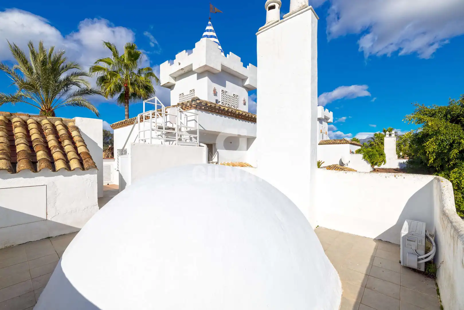 Außenansicht von Maisonette zum Verkauf in Estepona mit Heizung, Abstellraum und Balkon