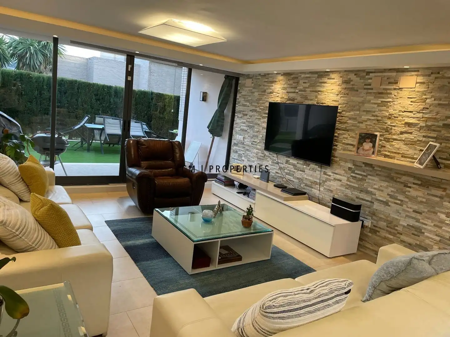 Sala de estar de Casa adosada de alquiler en Chiva con Aire acondicionado, Calefacción y Terraza