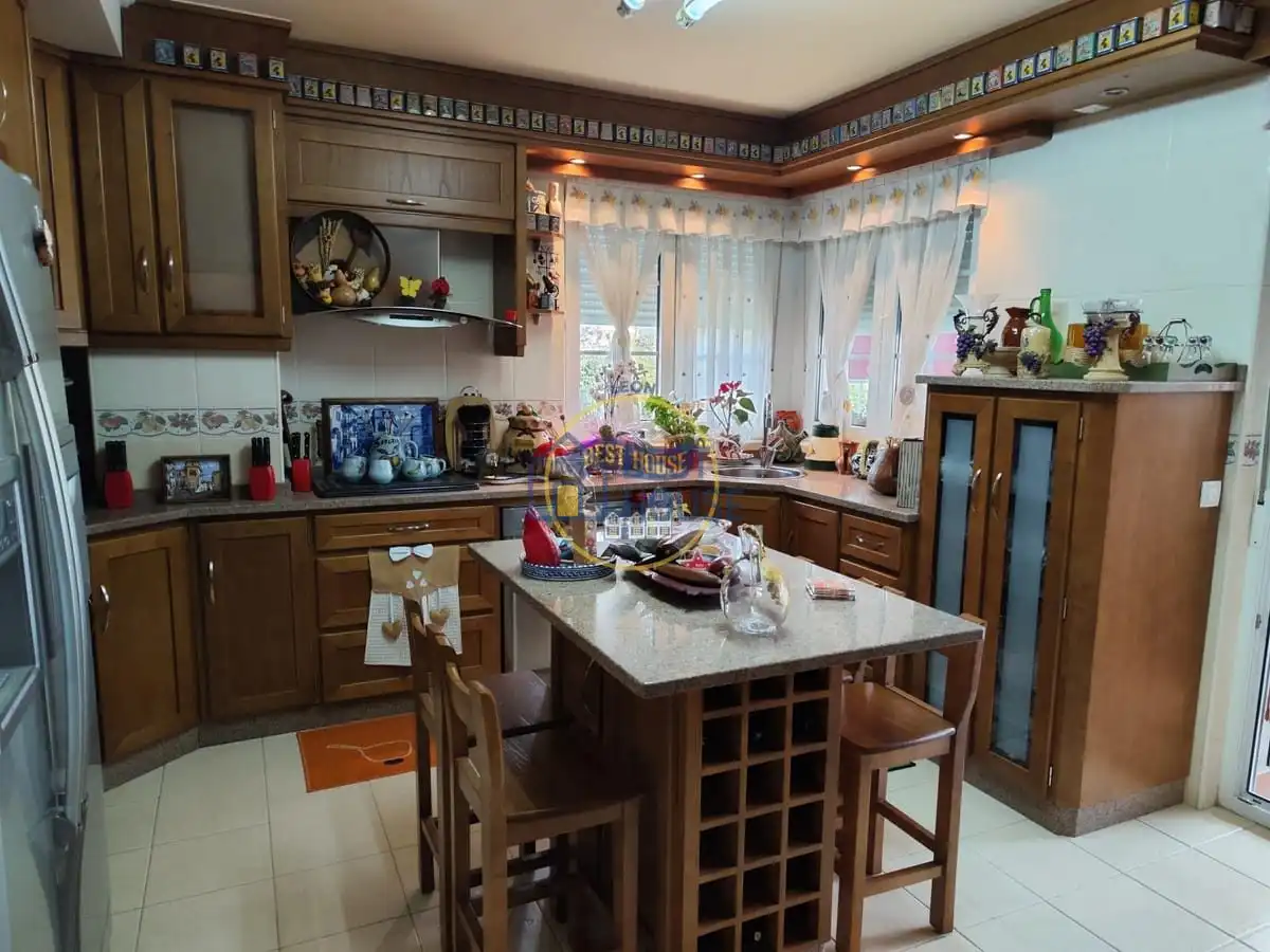 Casa pareada con piscina en venta en Villaquilambre, imagen 2