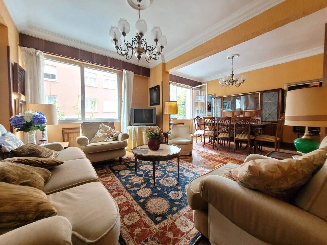 Living room of Flat for sale in Bilbao   with Heating, Parquet flooring and Balcony