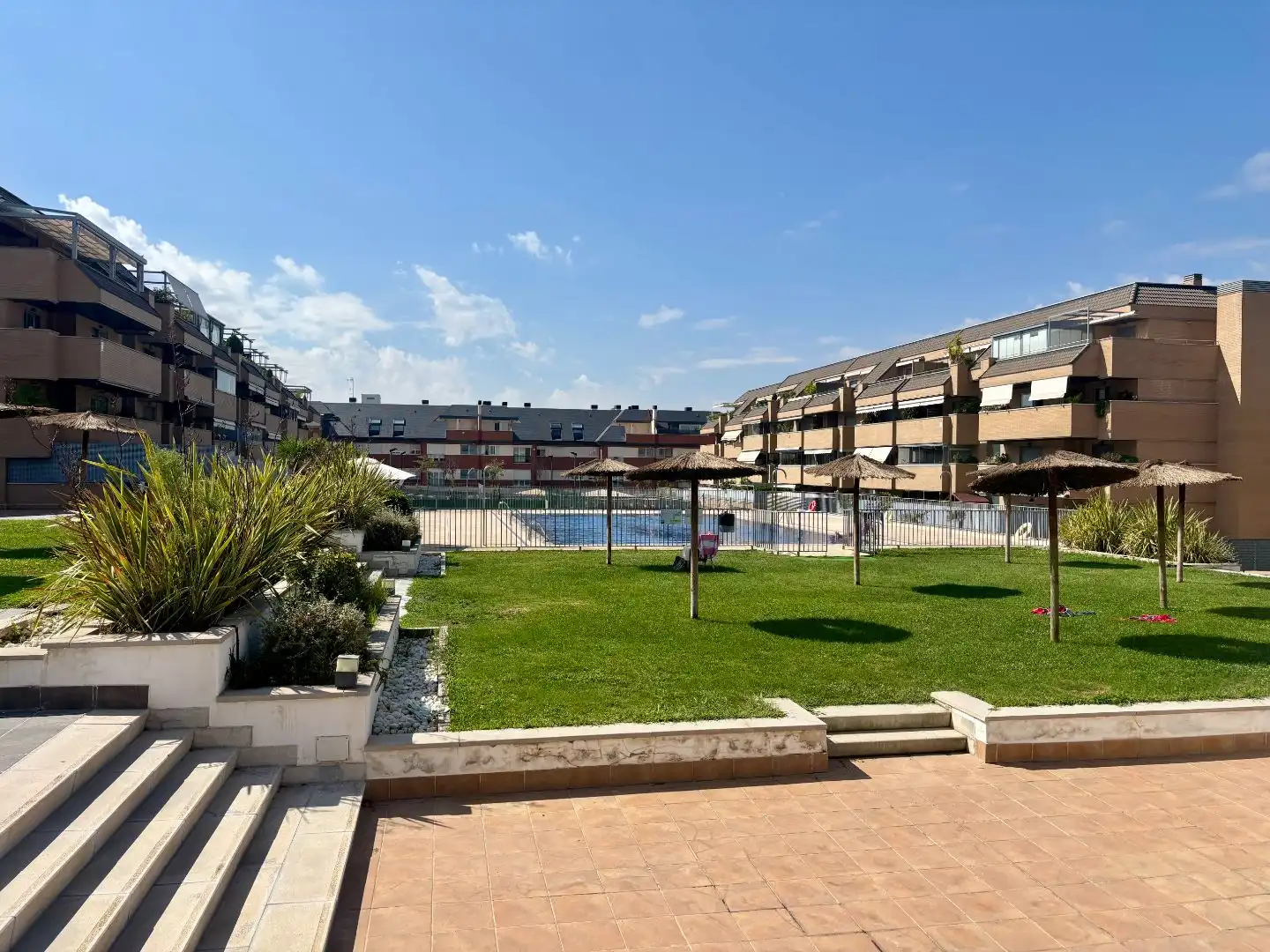 Vista exterior de Pis en venda en Las Rozas de Madrid amb Aire condicionat, Terrassa i Balcó