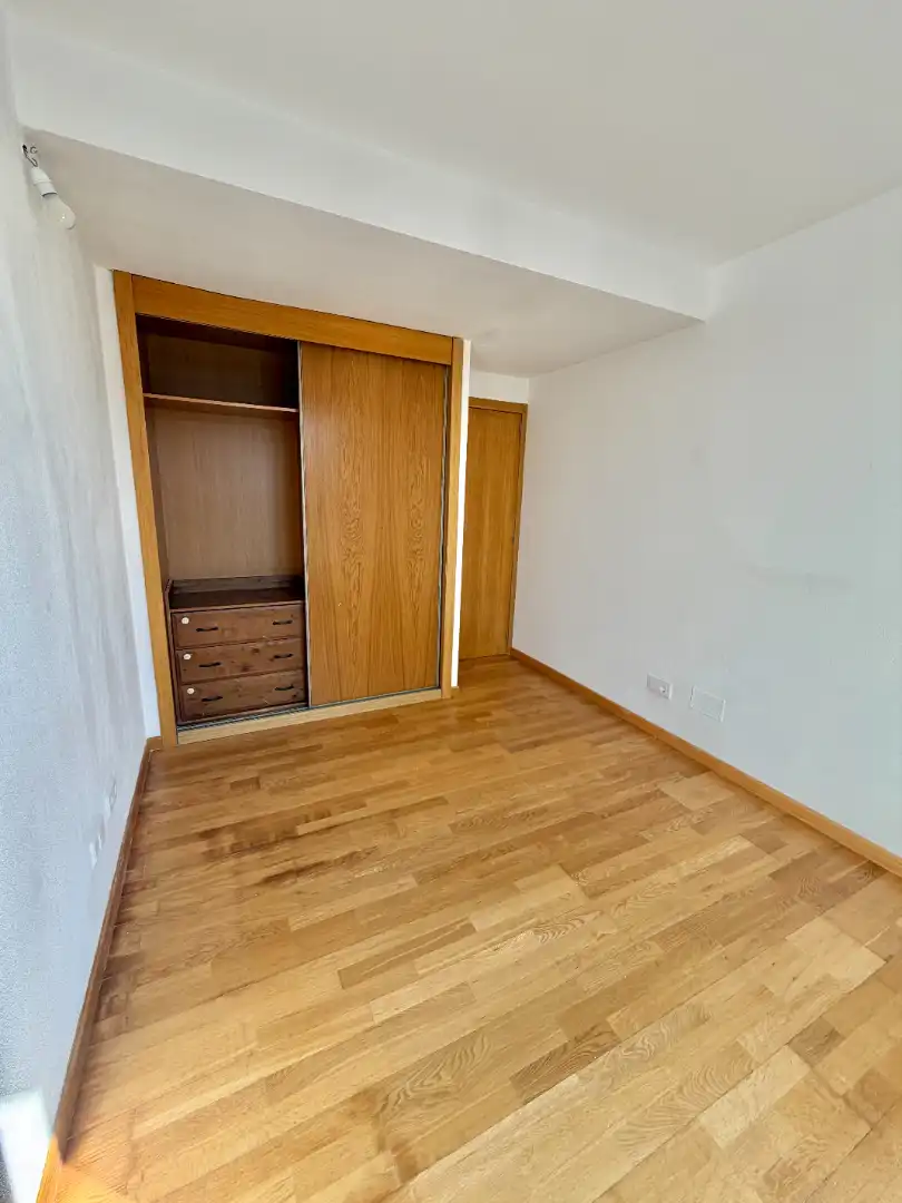 Habitación de Piso en venta en Madrid con Calefacción y Trastero