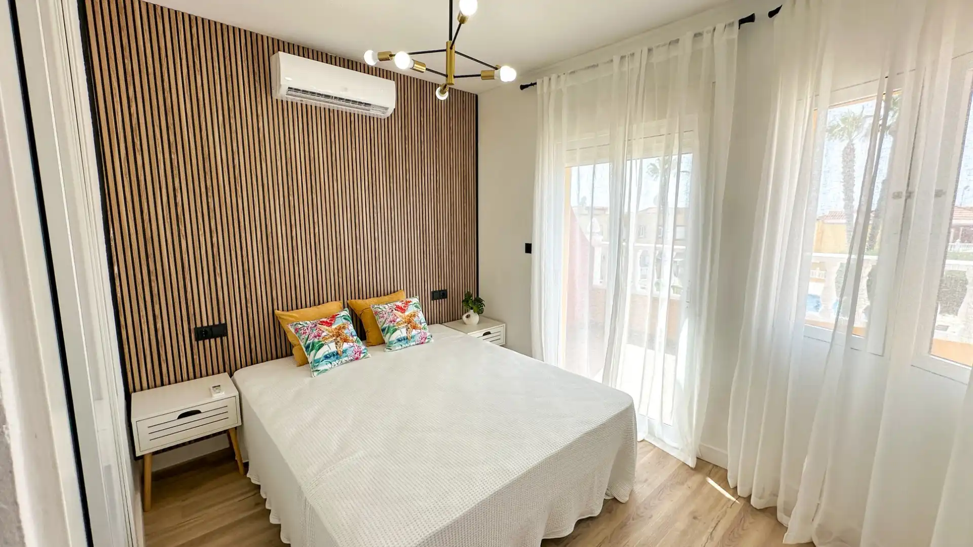 Dormitori de Casa o xalet en venda en Orihuela amb Aire condicionat, Terrassa i Piscina