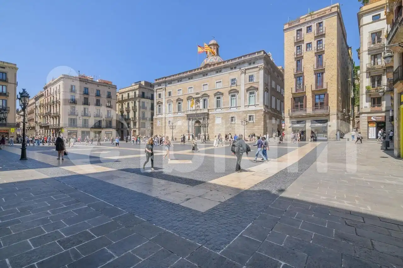 Vista exterior de Edifici en venda en Barcelona