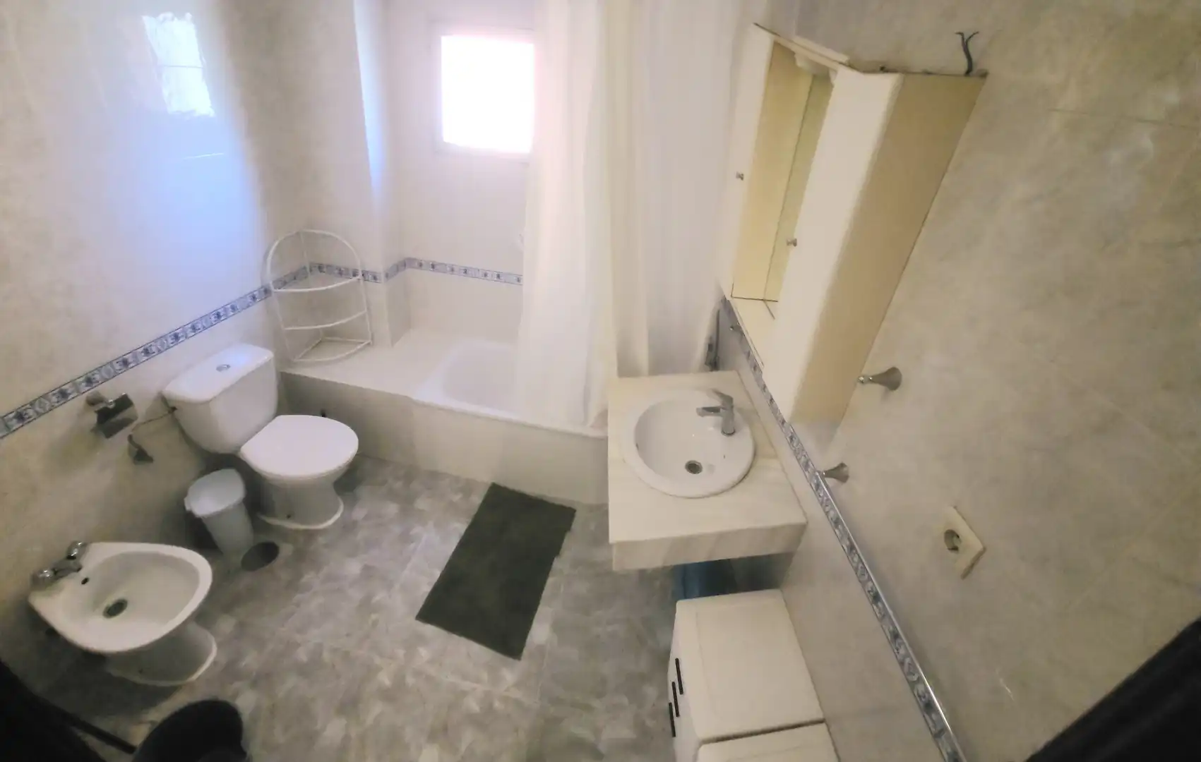 Badezimmer von Wohnung zur Miete in Granada mit Klimaanlage, Heizung und Möbliert