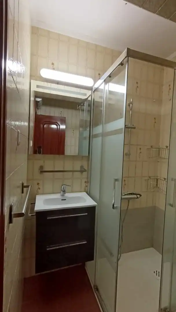 Baño de Piso en venta en Bilbao  con Calefacción, Parquet y Amueblado