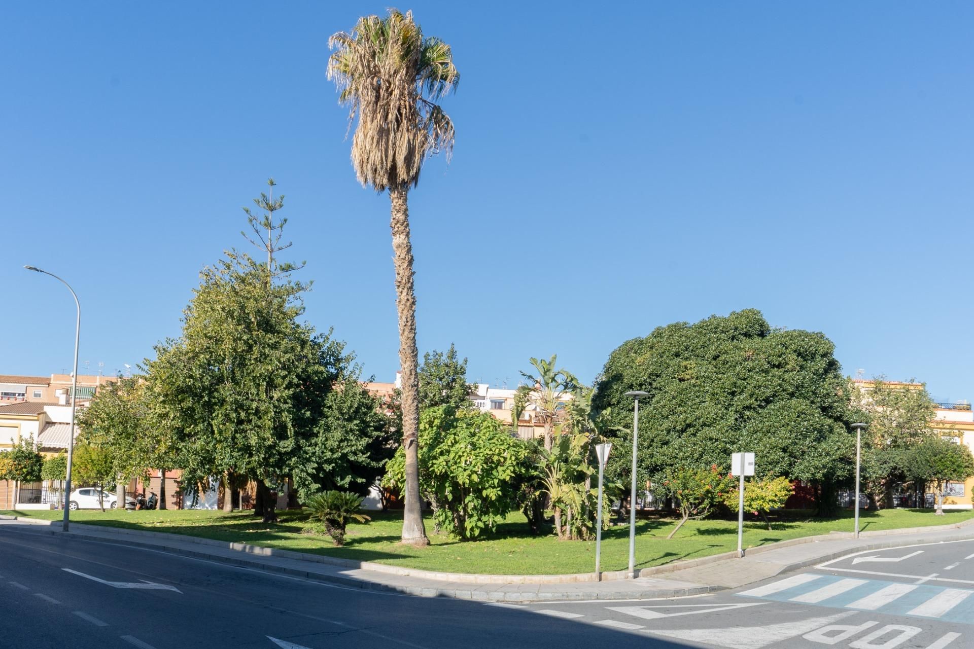 Vista exterior de Casa o xalet en venda en Motril amb Aire condicionat i Terrassa