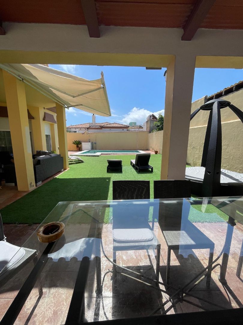 Terrassa de Casa o xalet en venda en Algeciras amb Aire condicionat, Calefacció i Jardí privat