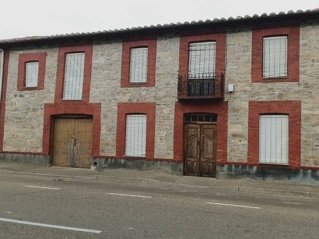 Casa-chalet en Venta en Villamontán de la Valduerna