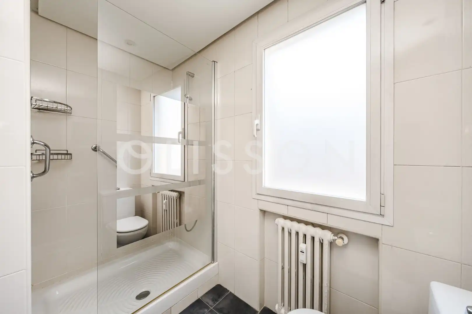 Bany de Apartament en venda en Madrid amb Aire condicionat i Traster