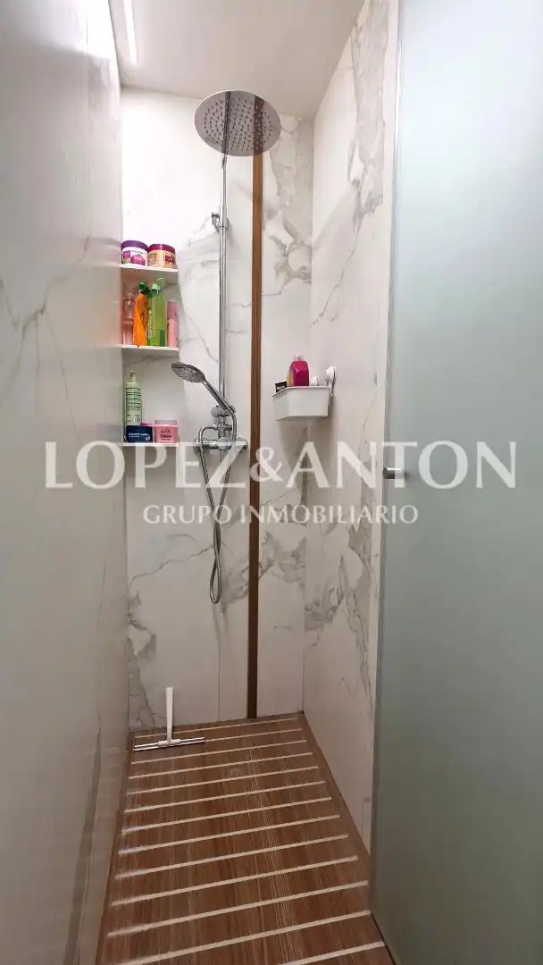 Bathroom of Flat for sale in L'Eliana  with Air Conditioner and Balcony