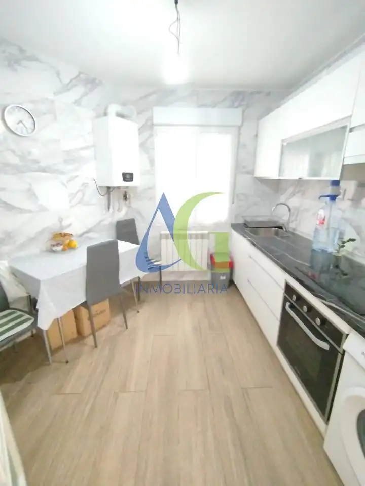 Küche von Wohnung zum Verkauf in León Capital  mit Heizung, Parkett und Abstellraum