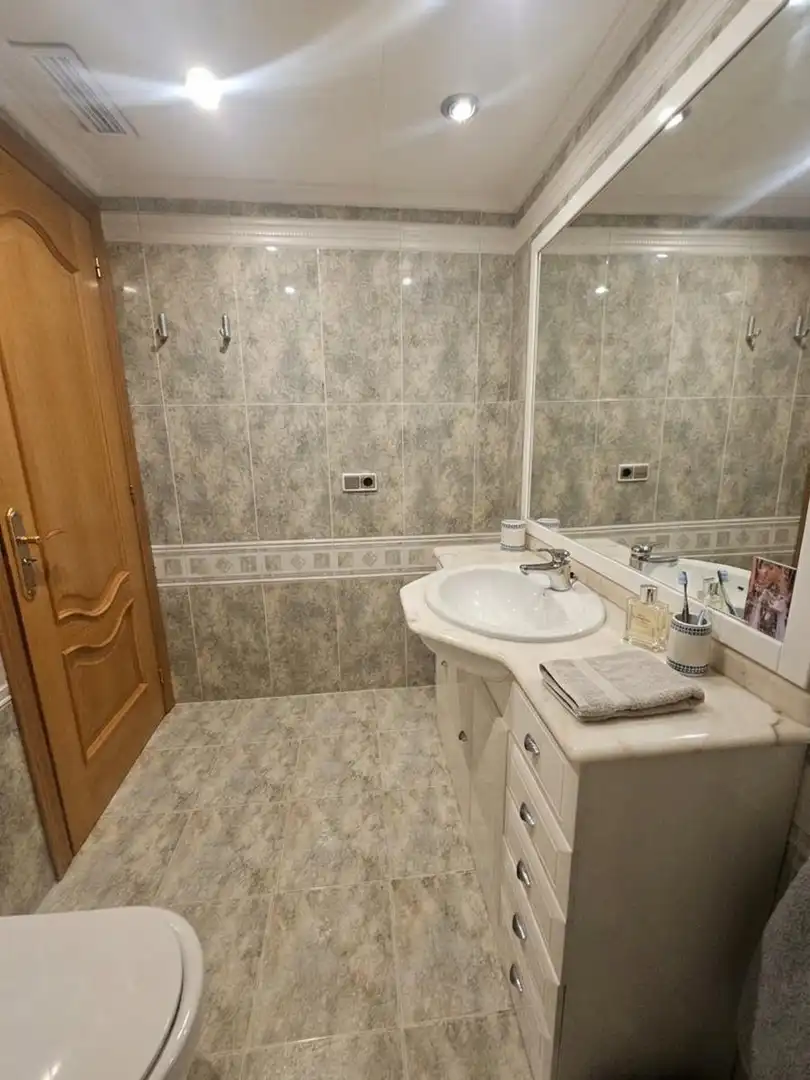 Baño de Piso en venta en Xirivella con Aire acondicionado, Amueblado y Balcón