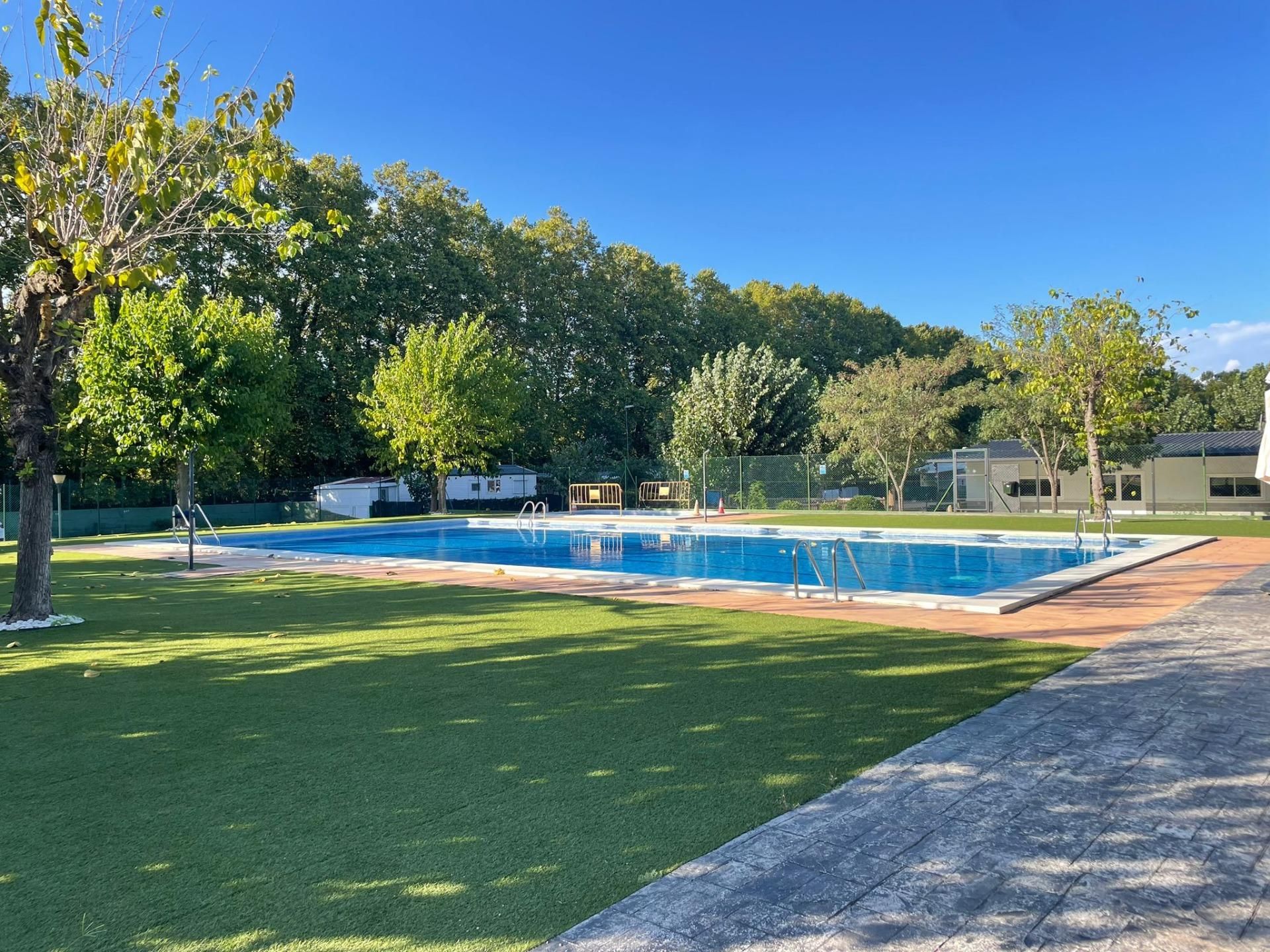 Piscina de Casa o chalet en venta en Tordera con Aire acondicionado, Terraza y Piscina comunitaria