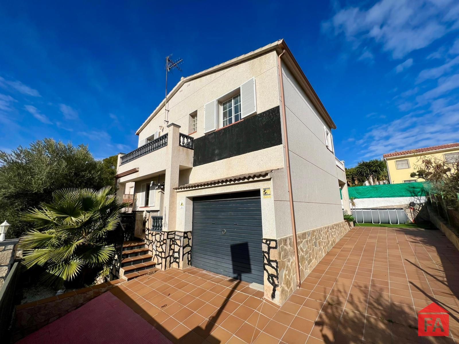 Vista exterior de Casa o chalet en venta en El Vendrell con Terraza, Amueblado y Alarma