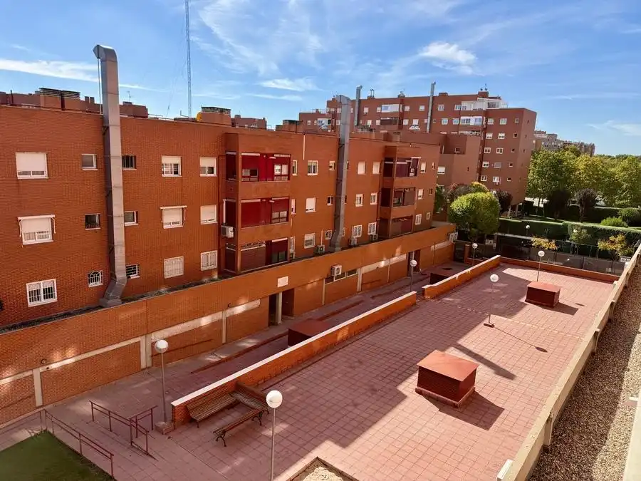 Außenansicht von Wohnung zum Verkauf in Madrid mit Klimaanlage, Heizung und Schwimmbad
