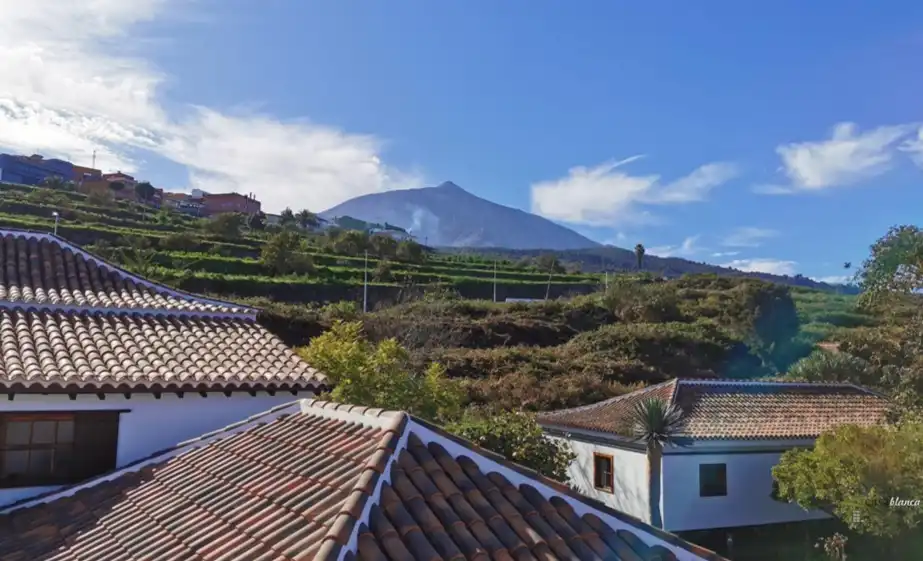 Vista exterior de Edifici en venda en Los Realejos amb Alarma i Piscina comunitària