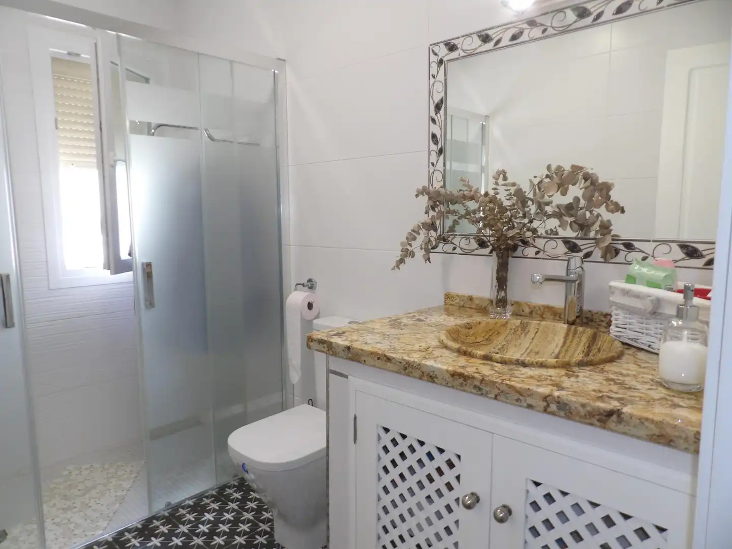 Bathroom of Houses for sale in Algeciras  with Air Conditioner, Private garden and Storage room