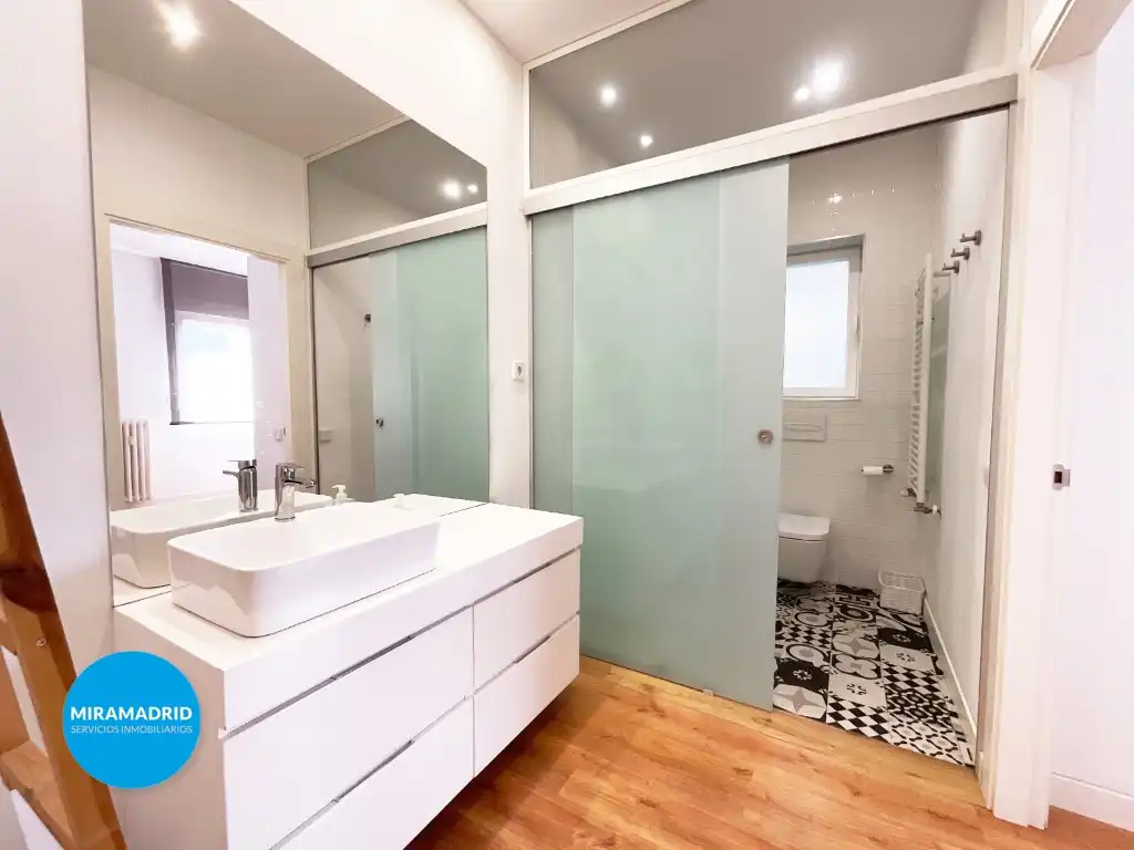 Baño de Piso de alquiler en Madrid con Aire acondicionado, Terraza y Amueblado