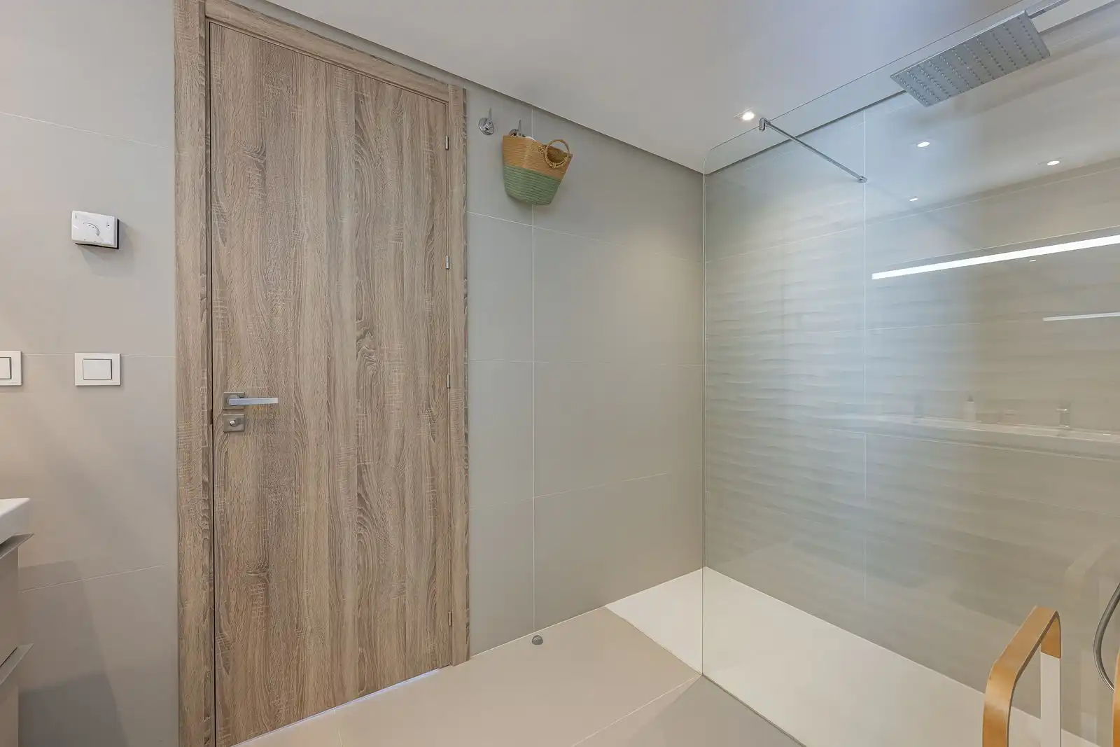 Baño de Dúplex en venta en Benahavís con Aire acondicionado, Terraza y Trastero
