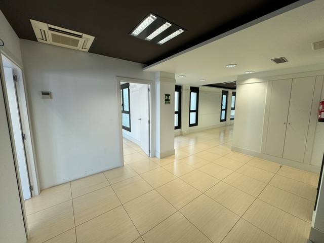 Oficina en Alquiler en Avinguda de Madrid en La Maternitat i Sant Ramon