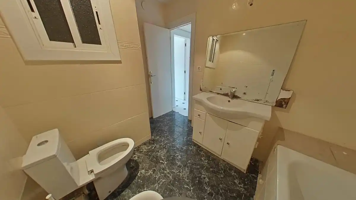Baño de Piso en venta en Molí Nou - Ciutat Cooperativa
