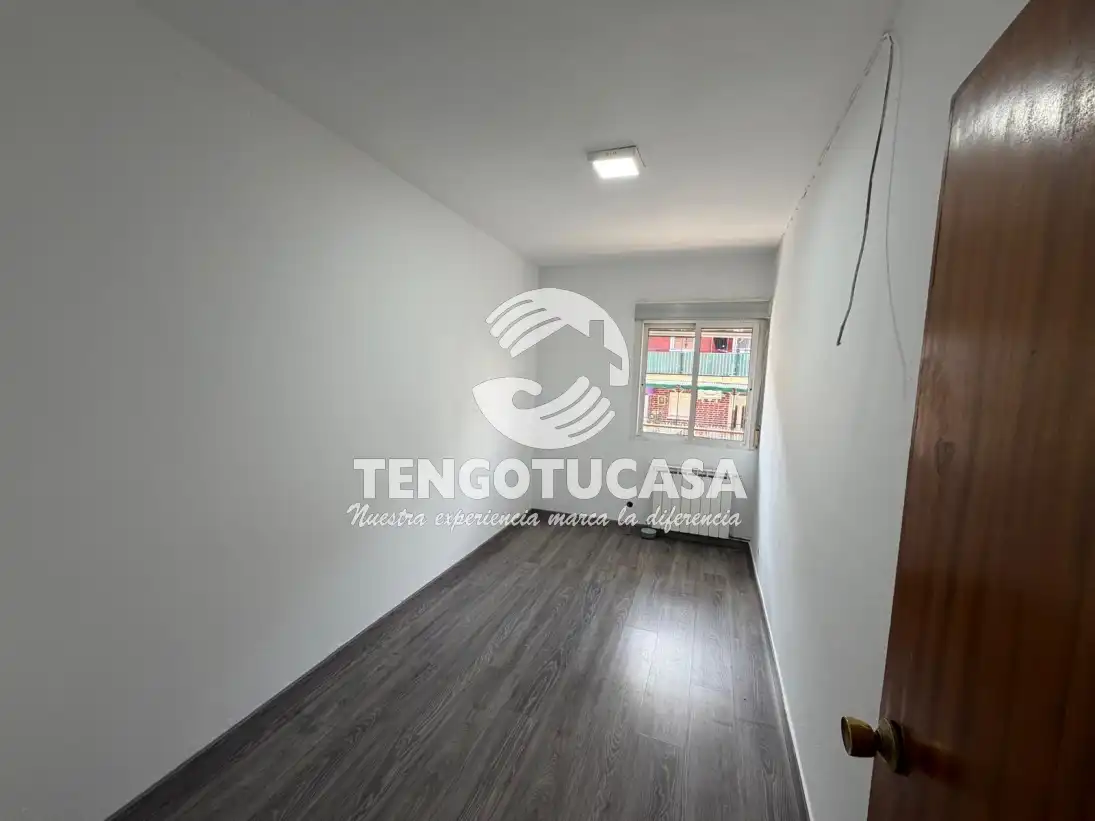 Piso en venta en Madrid con Calefacción, Terraza y Trastero