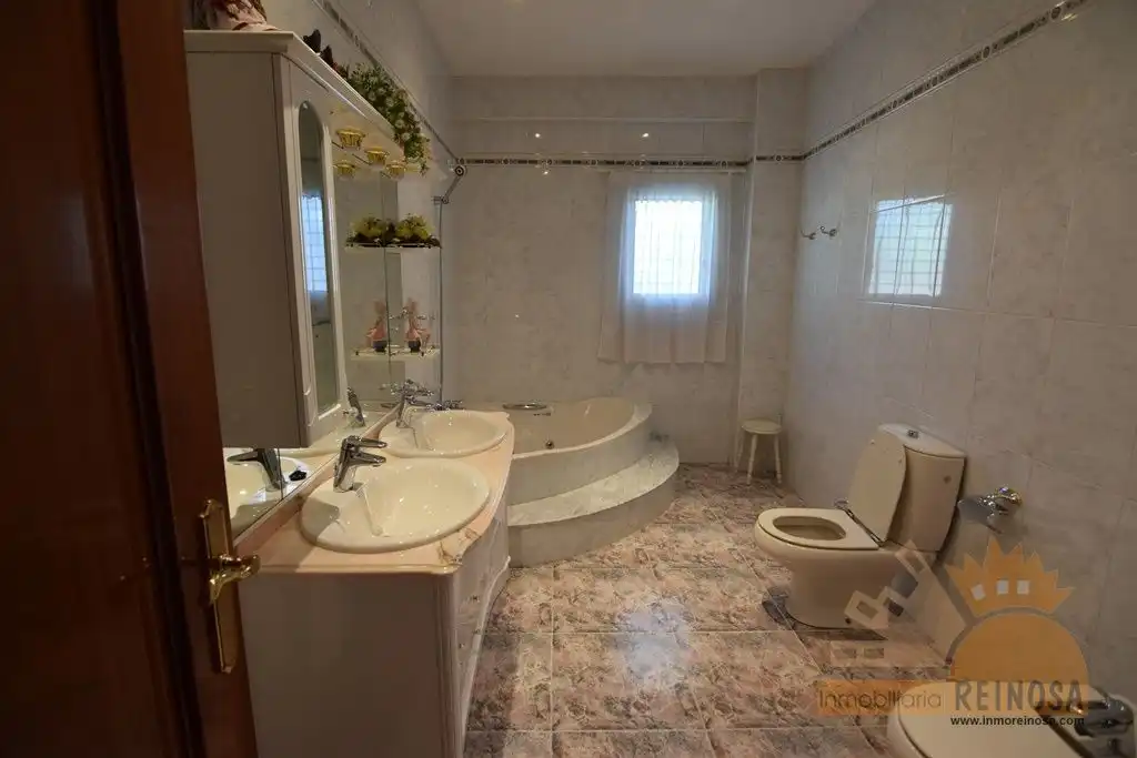 Bany de Casa o xalet en venda en Casco Urbano