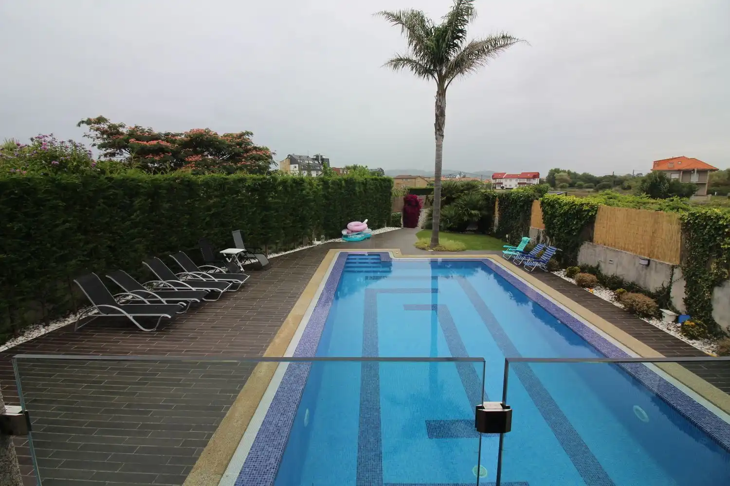 Piscina de Casa o xalet en venda en Sanxenxo amb Calefacció, Jardí privat i Parquet