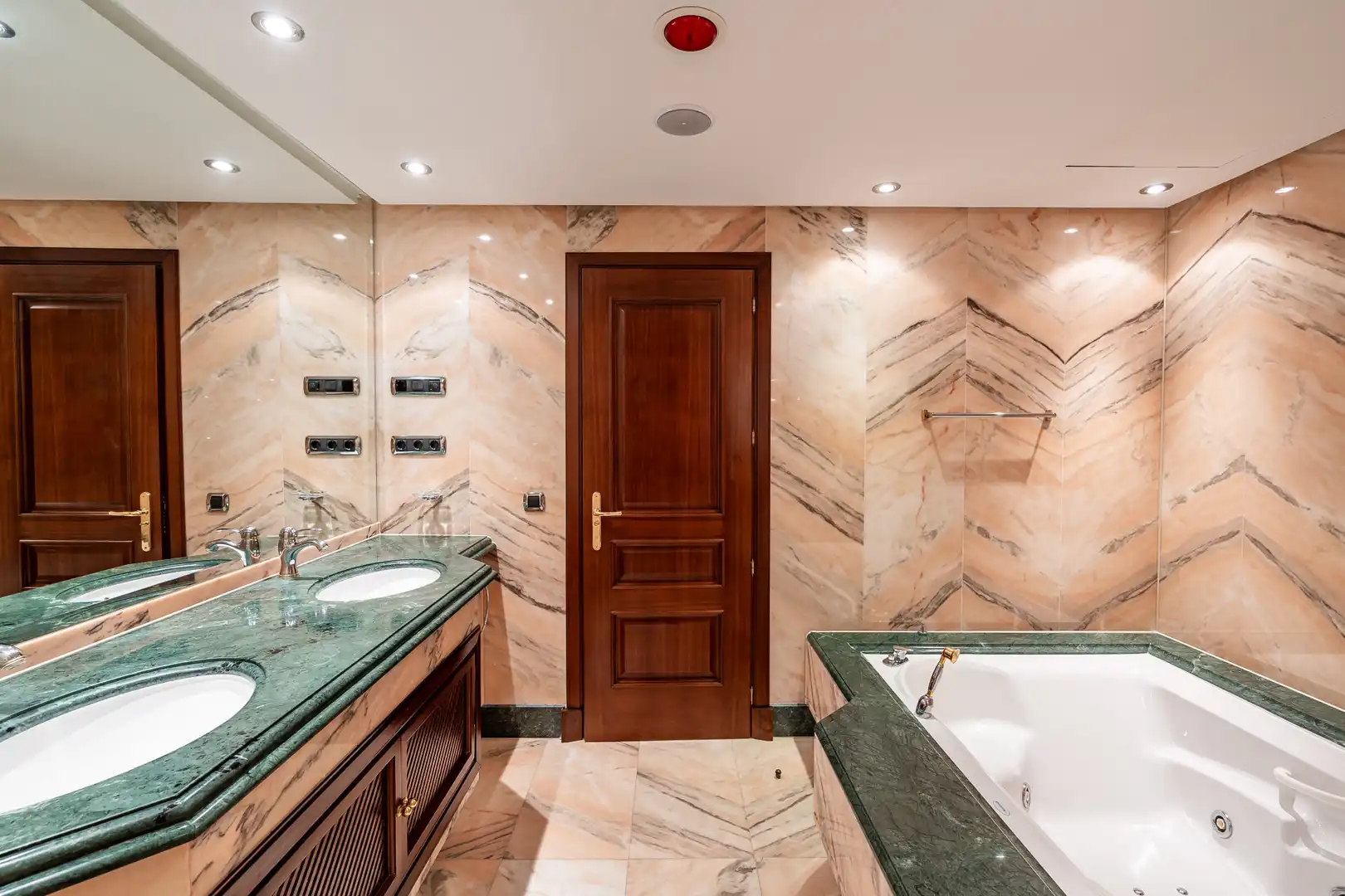 Baño de Planta baja en venta en Estepona con Aire acondicionado, Calefacción y Terraza