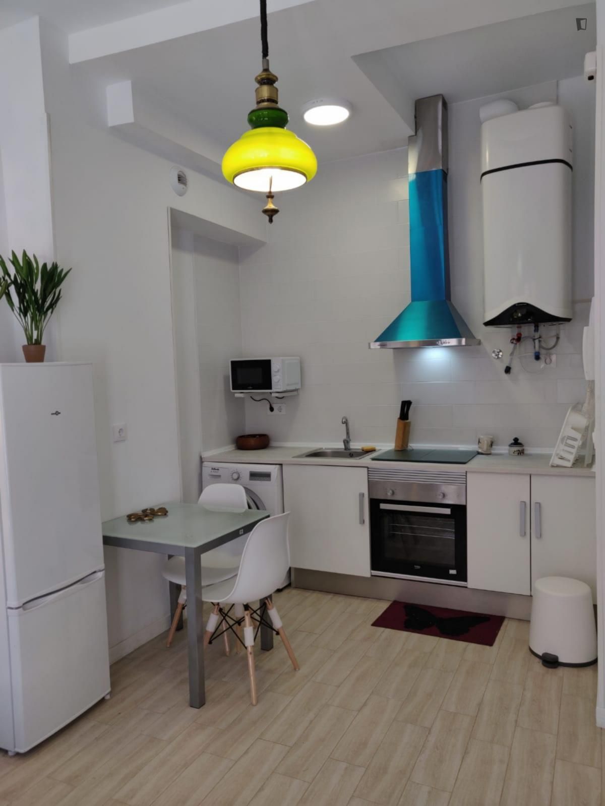 Cocina de Estudio de alquiler en  Valencia Capital con Aire acondicionado, Amueblado y Horno