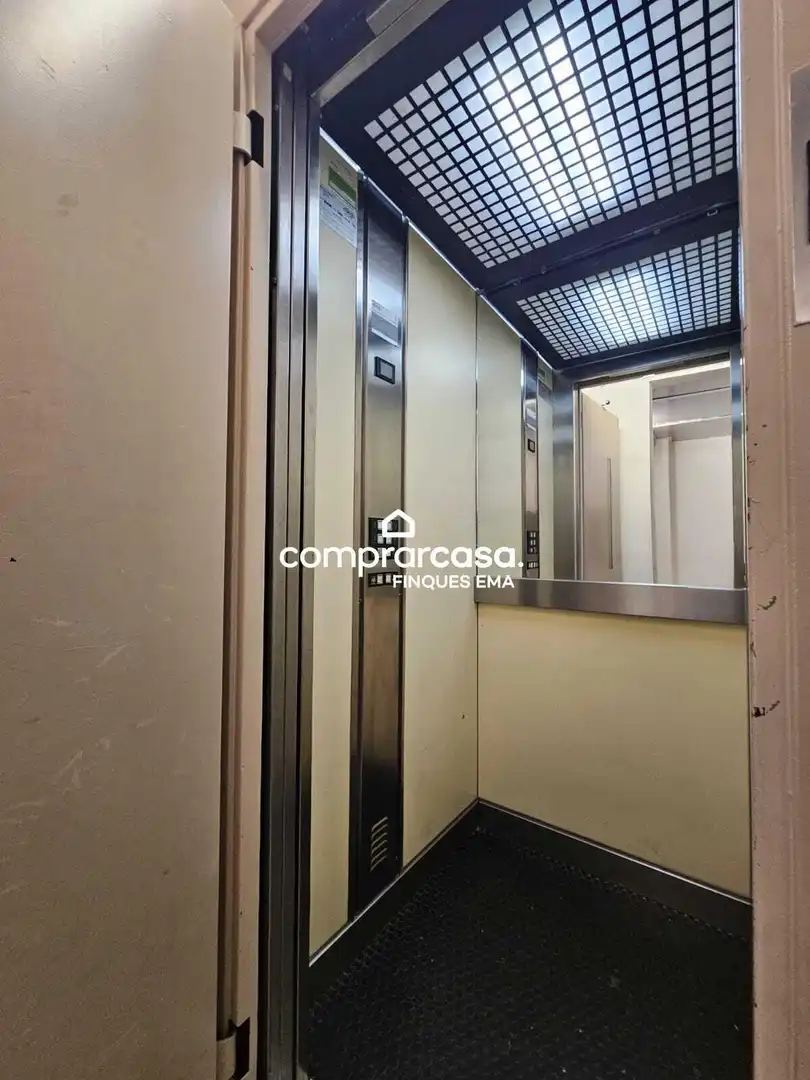 Piso en venta en Barcelona con Balcón
