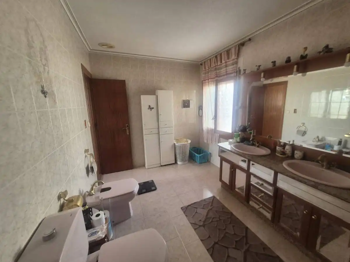 Bany de Casa o xalet de lloguer en Crevillent amb Calefacció, Terrassa i Piscina