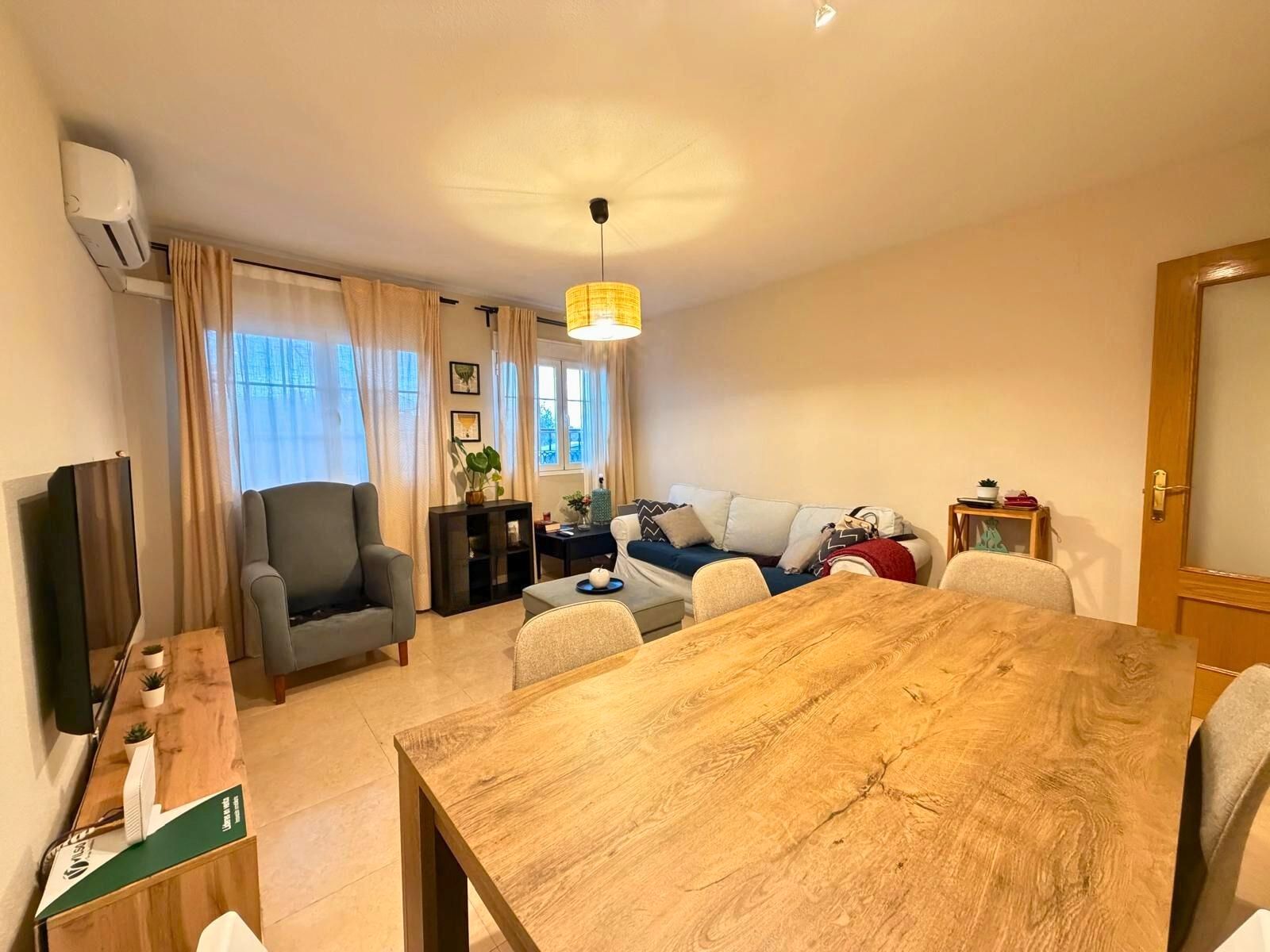 Außenansicht von Wohnung zum Verkauf in Campo Real mit Heizung, Abstellraum und Ofen