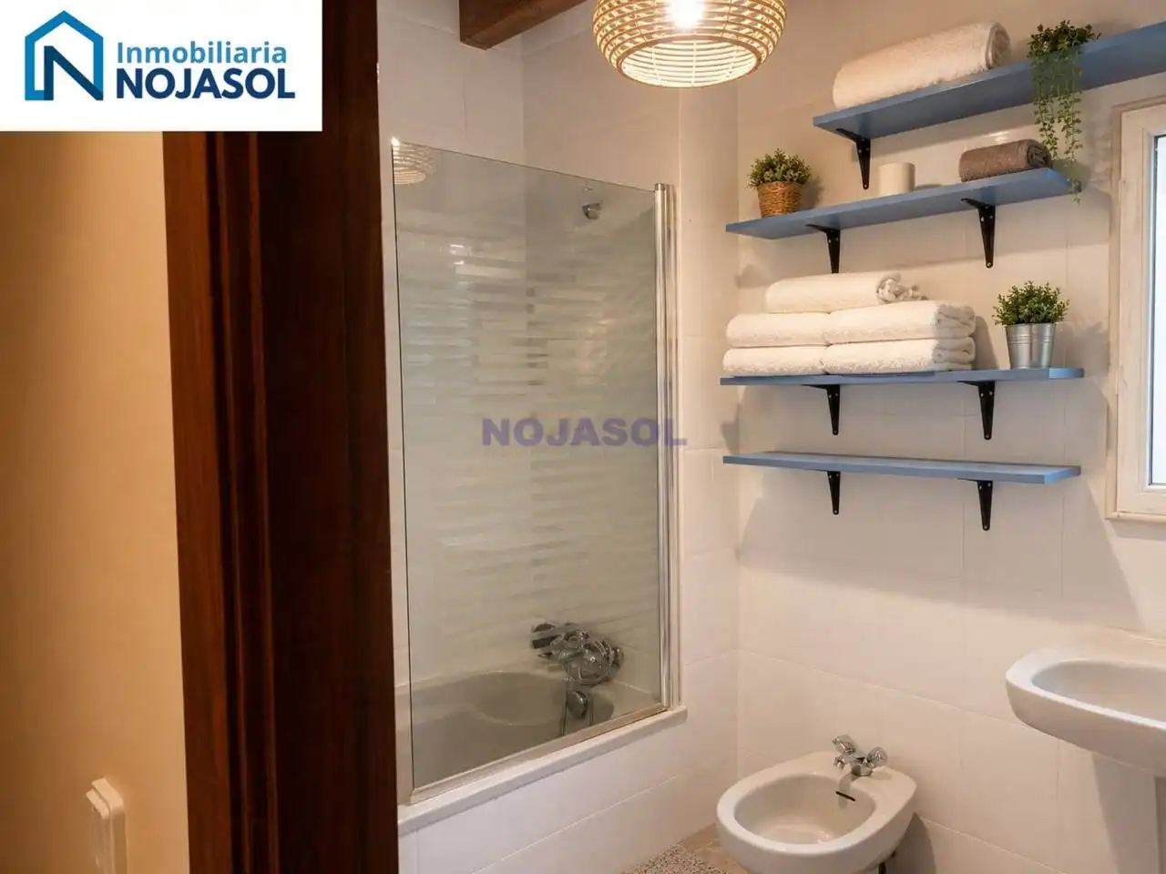 Baño de Apartamento en venta en Bareyo con Calefacción, Terraza y Trastero