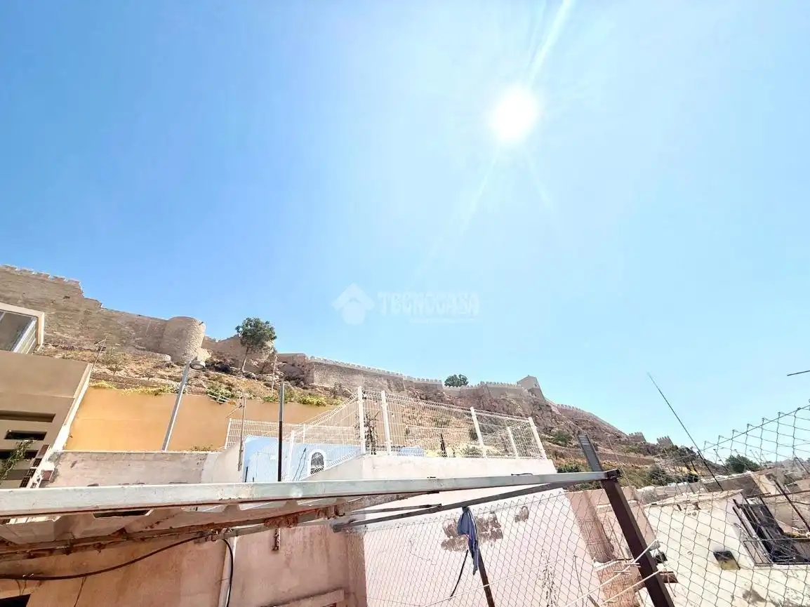 Vista exterior de Casa adosada en venda en Almería amb Terrassa i Balcó