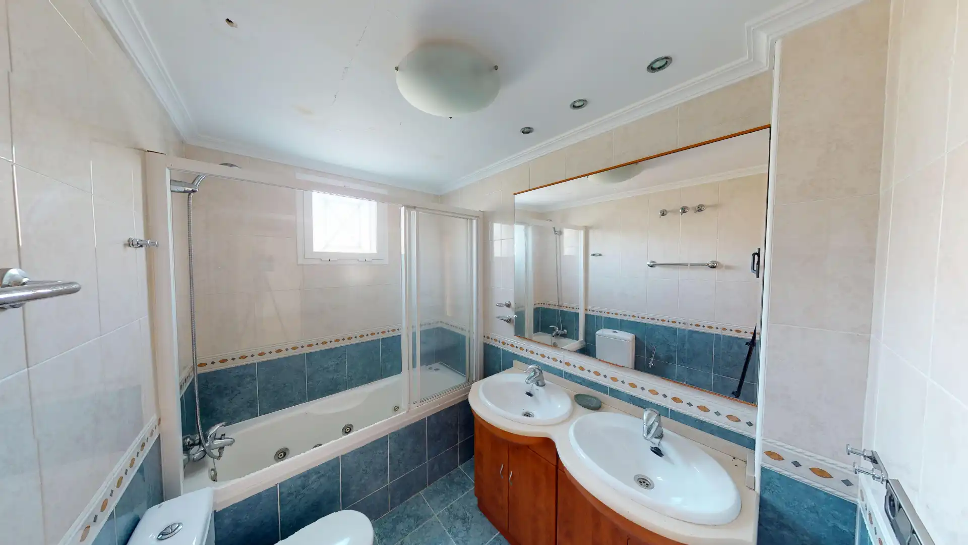 Bathroom of Flat for sale in Torrevieja  with Air Conditioner, Terrace and Community pool