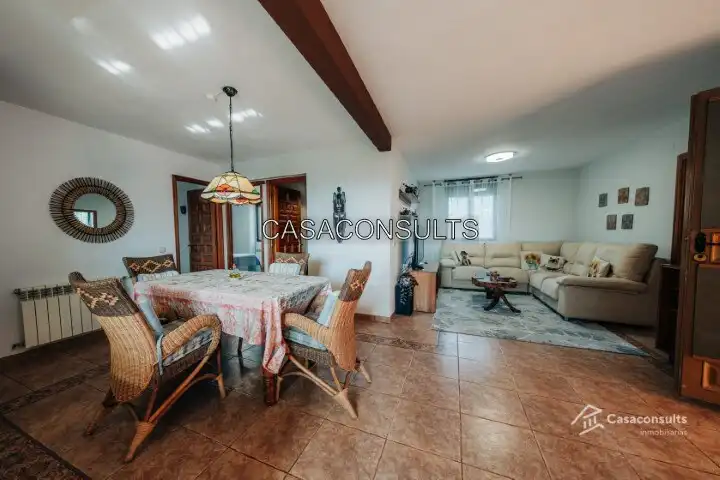 Sala d'estar de Casa o xalet en venda en Sierra Engarcerán amb Aire condicionat, Calefacció i Jardí privat