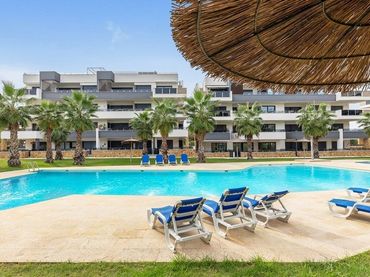 Penthouse with pool for sale in Los Balcones - Los Altos