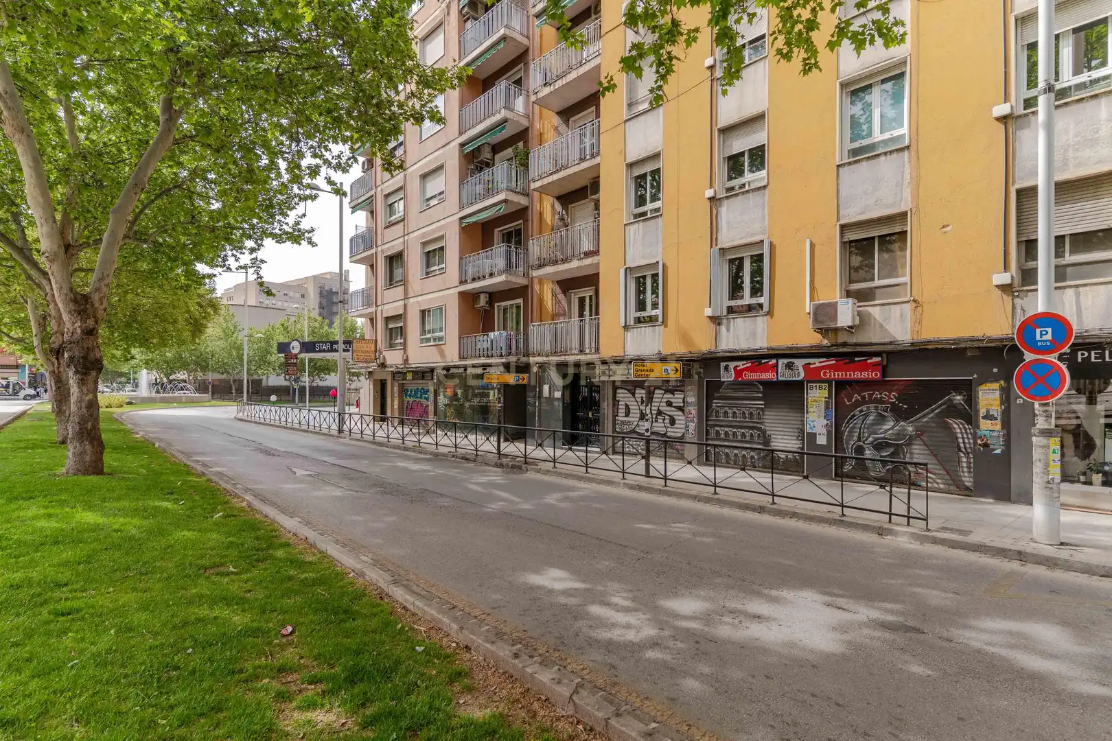 Vista exterior de Apartament en venda en  Granada Capital amb Balcó