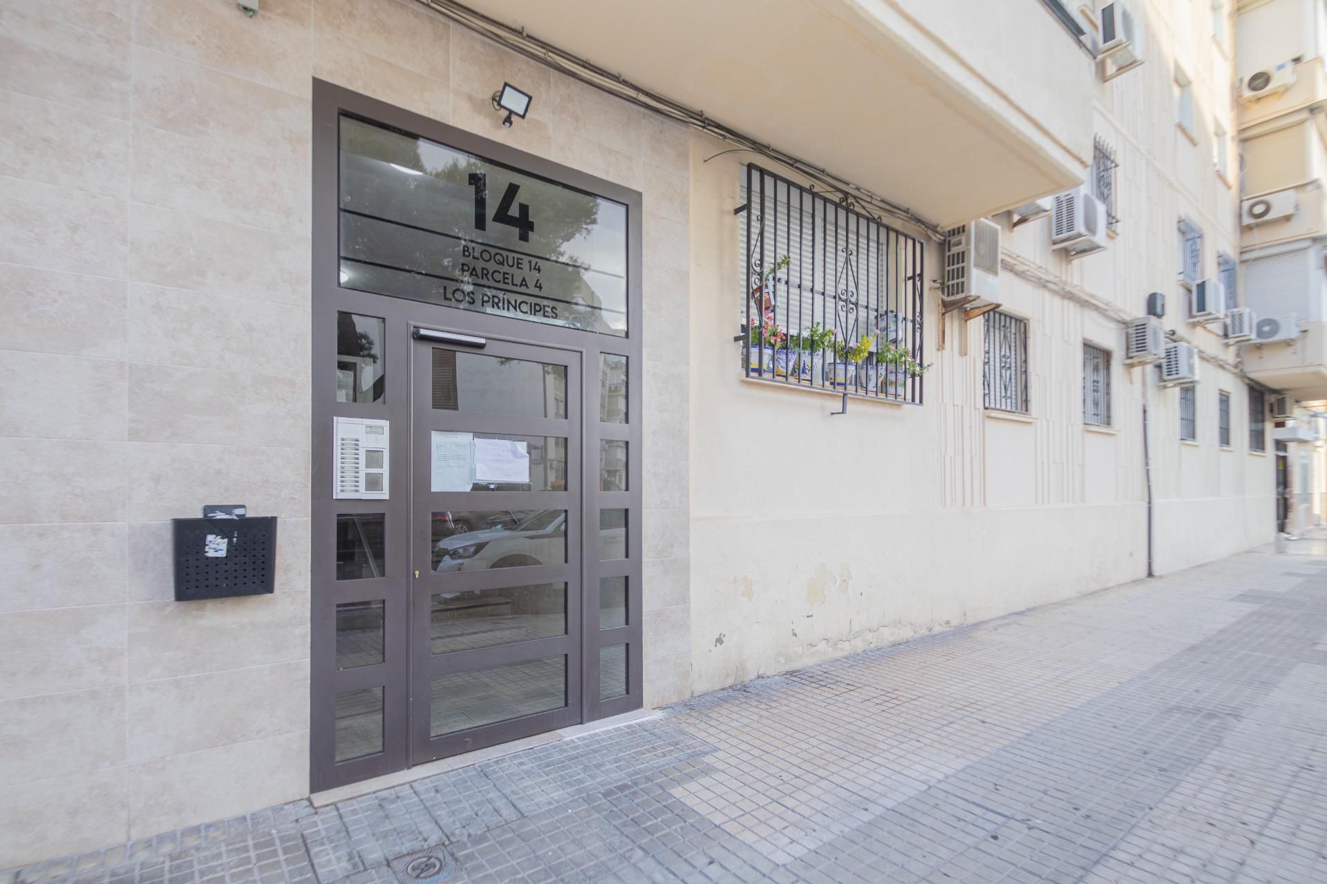 Vista exterior de Pis en venda en  Sevilla Capital amb Aire condicionat i Balcó